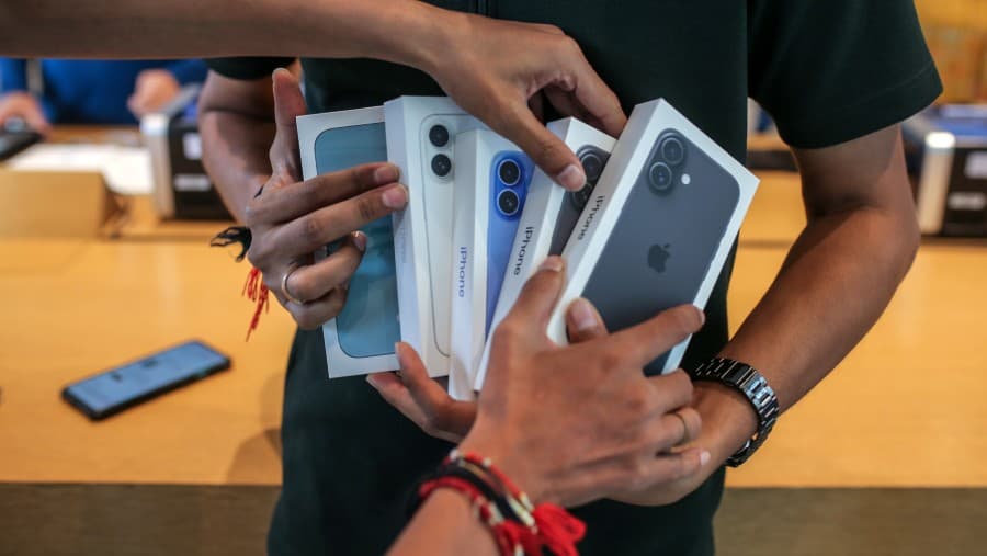 Penjualan iPhone di China Anjlok, Apple Kalah dari Merek Lokal?