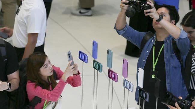 Cek Tampilan iPhone 16 dari Berbagai Sisi, Baru Rilis Semalam