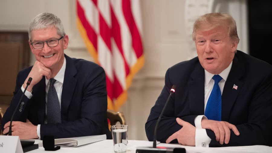 Lobi Presiden Baru, Bos Apple Datang ke Pelantikan Donald Trump
