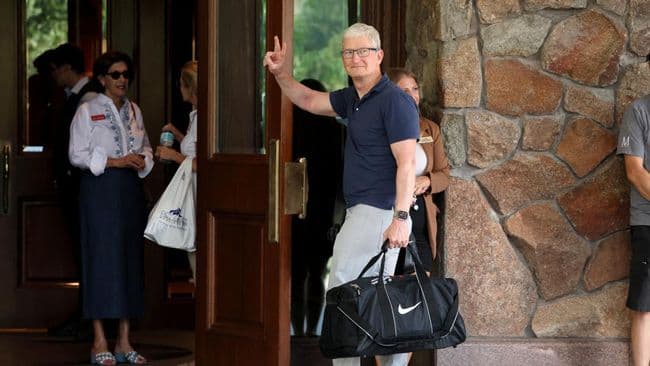 Kalimat Ngeri Trump Ancam Bos Apple Setop Rakit iPhone di India