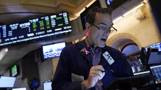 Trump Beri Ancaman Baru ke Uni Eropa & Apple, Wall Street Berguguran