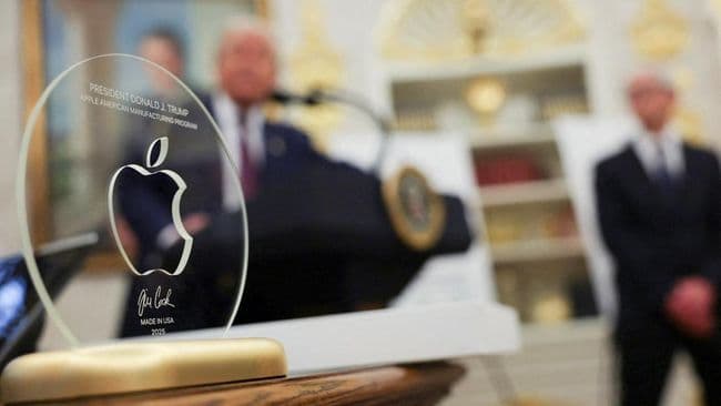 Hadiah Corning Glass Emas 24 Karat Buat Donald Trump dari Apple