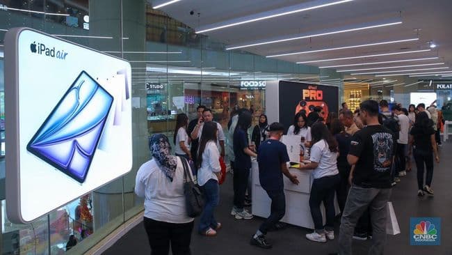 FOTO            
            
            Potret Antrean Mengular Warga RI Berburu iPhone 17 di Jakarta            
            
                
                    Tech                
                
                    
                
                                22 jam yang lalu
